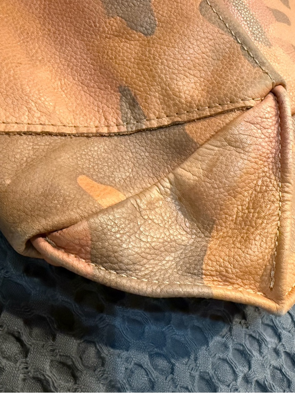 Ampersand as Apostrophe leather genuine leather tote bag - Picture 6 of 10